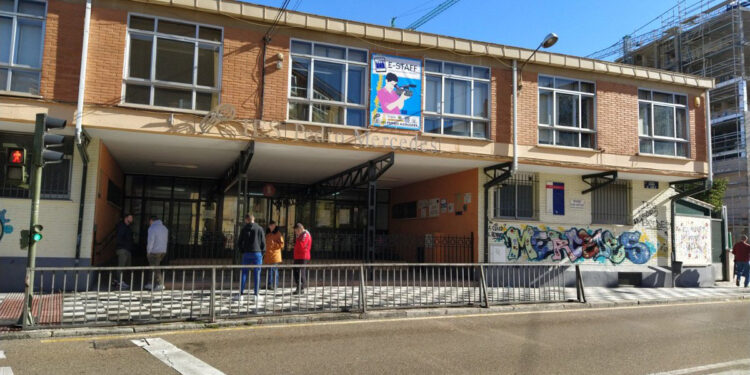 Susto en Cuenca Evacuados 60 alumnos del IES Pedro Mercedes por el humo de una caldera