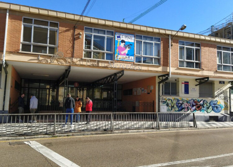 Susto en Cuenca Evacuados 60 alumnos del IES Pedro Mercedes por el humo de una caldera