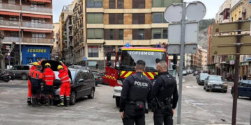 Susto en el centro de Cuenca una conductora escapa a tiempo de su coche en llamas en la plaza de la Constitución