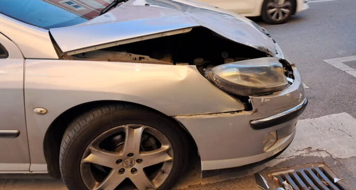 Susto sin heridos en plena Avenida República Argentina de Cuenca tras el choque de dos vehículos