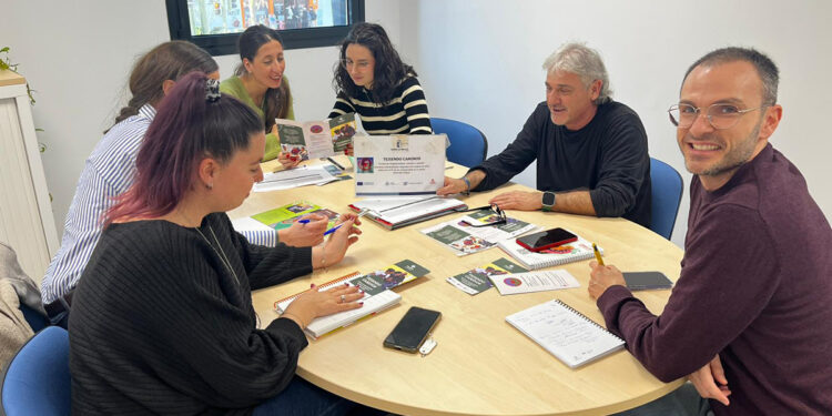 Tejiendo Caminos refuerza el trabajo con Servicios Sociales y entidades en favor las mujeres gitanas de Guadalajara
