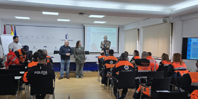 Un total de 34 voluntarios y voluntarias de Protección Civil y policías locales se forman en atención sanitaria a múltiples víctimas y reanimación cardiopulmonar
