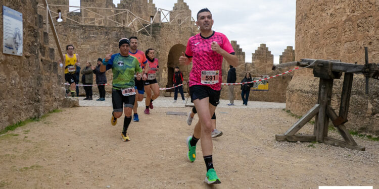 Yisheng Zhou y Ana Patricia Campos lideran la “X subida al castillo de Belmonte”