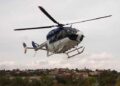 Un helicóptero sanitario evacúa de urgencia a un trabajador tras caer de un tejado en El Herrumblar