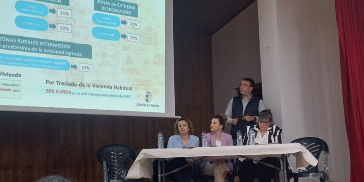 AMEP lleva información útil sobre emprendimiento a Mira de la mano de delegados del Gobierno de Castilla-La Mancha 1 AMEP lleva información útil sobre emprendimiento a Mira de la mano de delegados del Gobierno de Castilla-La Mancha