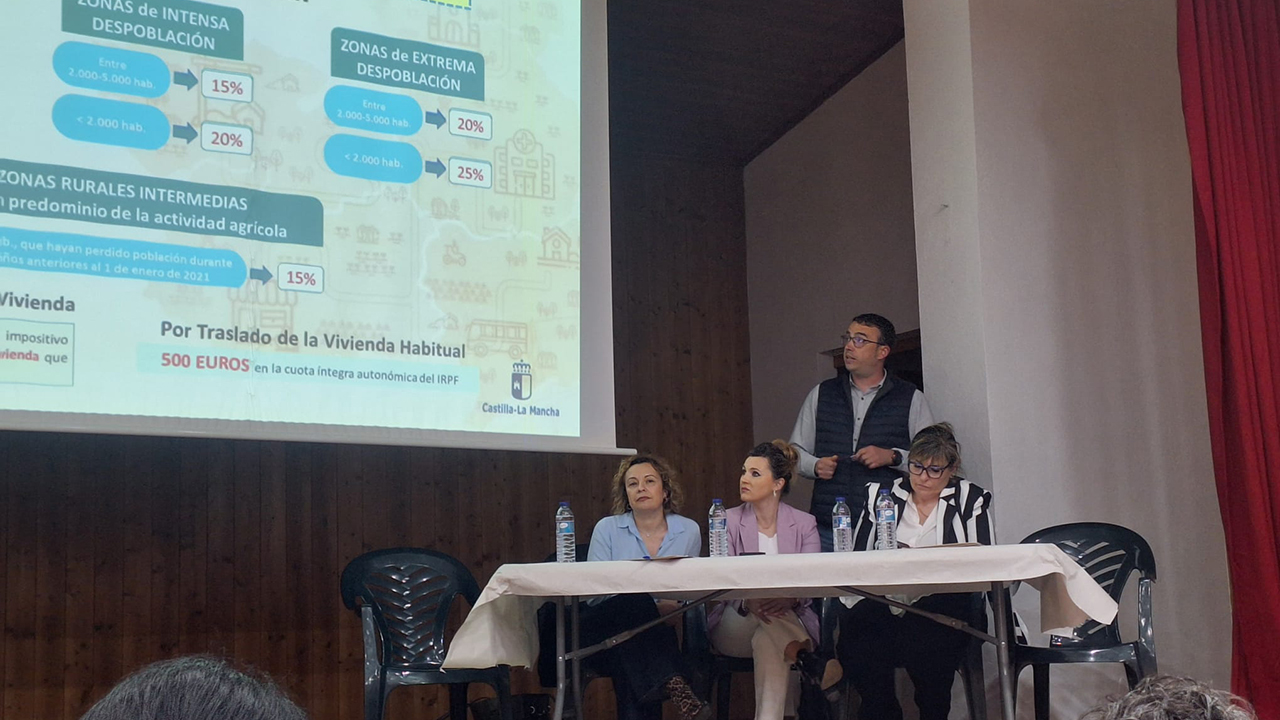 AMEP lleva información útil sobre emprendimiento a Mira de la mano de delegados del Gobierno de Castilla-La Mancha 2 AMEP lleva información útil sobre emprendimiento a Mira de la mano de delegados del Gobierno de Castilla-La Mancha