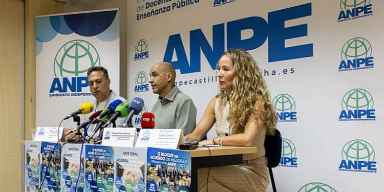 ANPE pide ayudas económicas a docentes itinerantes ante el escandaloso aumento del precio de los combustibles