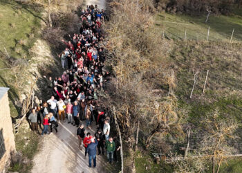 Cerca de 200 vecinos de Beamud reivindican el arreglo del camino rural que une su municipio con Valdemoro-Sierra