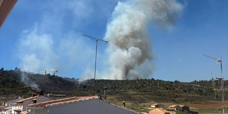 Controlado un incendio forestal en Henarejos tras el despliegue de cinco medios aéreos