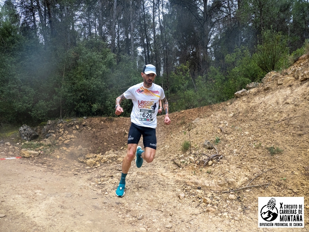 David Cano y Bárbara Moragues se imponen bajo la lluvia en la carrera de montaña del Santuario de Consolación