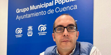 Diego Valera tilda de vergonzosa la falta de agua en la calle San Pedro y exige al alcalde soluciones inmediatas para evitar que se repita