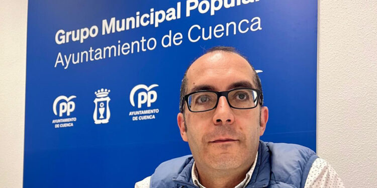 Diego Valera tilda de vergonzosa la falta de agua en la calle San Pedro y exige al alcalde soluciones inmediatas para evitar que se repita