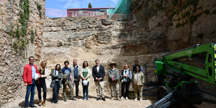 Dolz incide en que las obras de restauración de la Muralla pondrán en valor esta infraestructura “clave” de nuestro patrimonio histórico