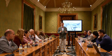 Dolz informa a los colegios profesionales sobre el proyecto de remodelación de la zona centro