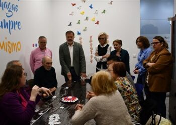 Dolz pone en valor el “gran trabajo” de la Asociación Parkinson Cuenca