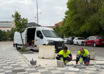 El Ayuntamiento de Cuenca continúa con el Plan de Mantenimiento Urbano arreglando el acerado en las inmediaciones del Parque de Santa Ana