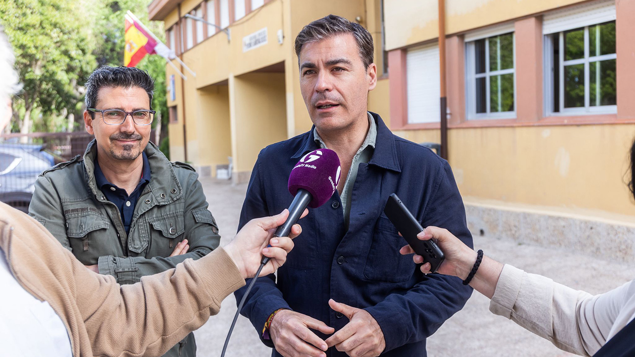 El Ayuntamiento de Guadalajara acomete la pintura exterior del colegio Pedro San Vázquez dentro del plan de mejora de los colegios públicos