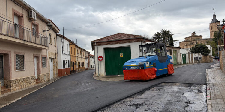 El Ayuntamiento de Yunquera de Henares continúa avanzando con el Plan de Asfaltado en su 8ª fase, con la renovación de la calle La Soledad y la calle Real