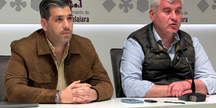 El PP en el Ayuntamiento de Guadalajara acusa al PSOE de avalar el recorte de servicios públicos con el cierre de Correos y de esconderse ante la ZBE