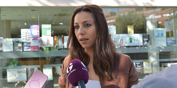 El PSOE asegura que Guarinos “estafa” a la ciudanía, gratificando con 2,5 millones de dinero público a la empresa de limpieza, cuando lleva tres años con un servicio pésimo