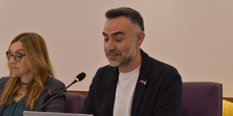 El PSOE critica que los centros escolares seguirán sin poder mejorar sus sistemas de climatización porque Guarinos no quiere pedir las ayudas de la Junta