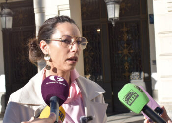 El PSOE denuncia que Guarinos recorta casi un millón de euros más de las partidas de centros escolares e instalaciones deportivas para llevárselo a Festejos