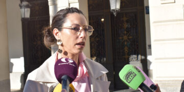 El PSOE denuncia que Guarinos recorta casi un millón de euros más de las partidas de centros escolares e instalaciones deportivas para llevárselo a Festejos