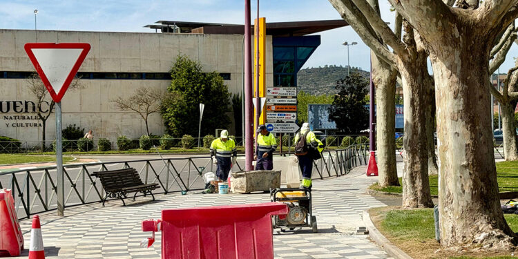 El Plan de Mantenimiento Urbano del Ayuntamiento de Cuenca avanza con el arreglo del acerado en República Argentina y San Ignacio de Loyola