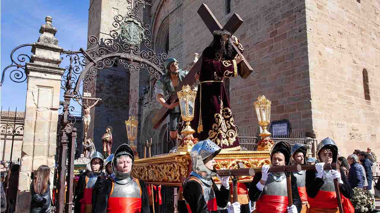 El Viernes Santo refuerza el valor de la Semana Santa de Sigüenza como referente regional