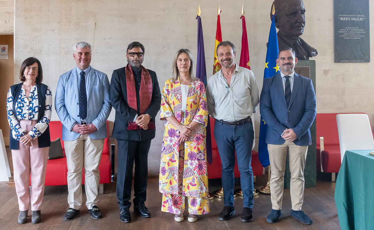 El embajador de la India visita Guadalajara para reforzar la cooperación cultural, educativa y económica