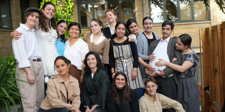 El grupo de teatro universitario del campus de Cuenca representa ‘Manzanas podridas’, de Tracy Wells