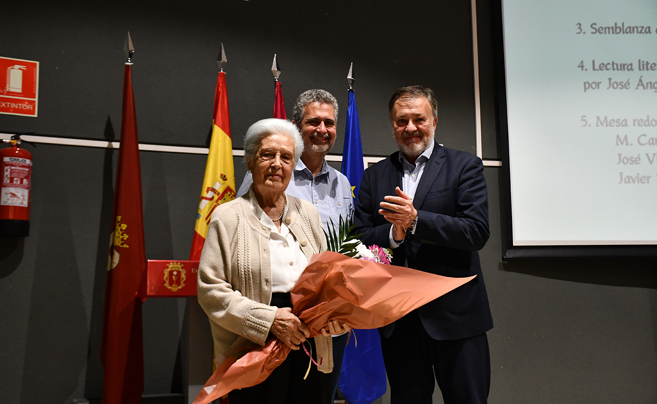 Emotivo homenaje a Raúl del Pozo en el que se ensalzó la figura del prestigioso periodista y escritor