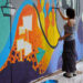 Estudiantes de Cuenca y el artista Mr. Trazo transforman el campus con un gran mural participativo