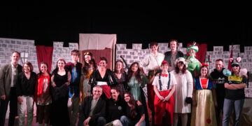 Éxito del teatro universitario de la UCLM en Vara de Rey a través del Programa Marcela