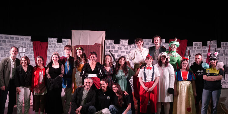 Éxito del teatro universitario de la UCLM en Vara de Rey a través del Programa Marcela