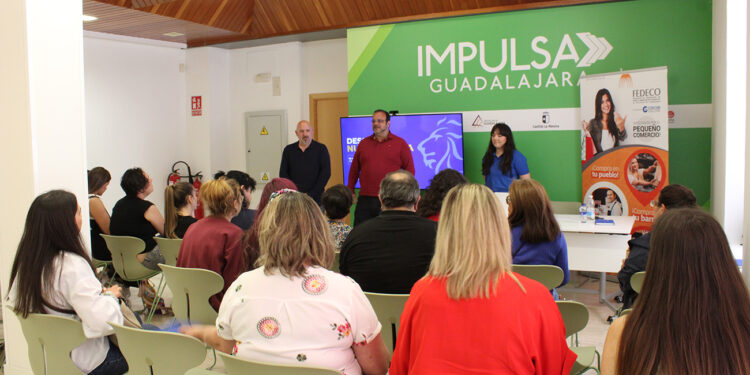 FEDECO continúa formando a los comerciantes de Guadalajara