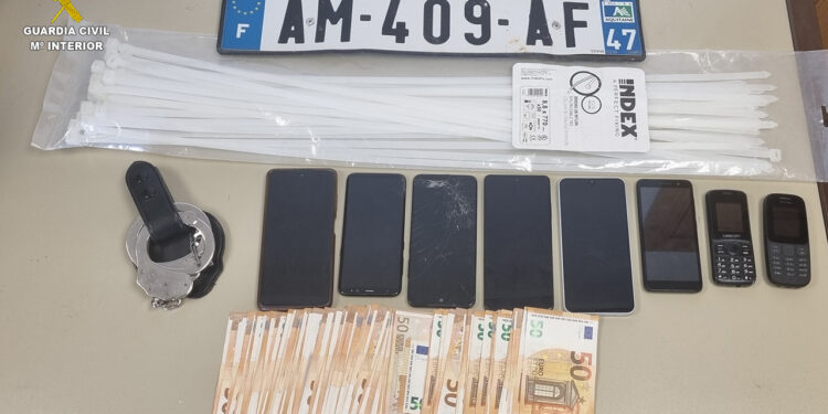 Falsos policías secuestran a un transportista en la A-3 en Belinchón y abandonan su camión en Tarancón