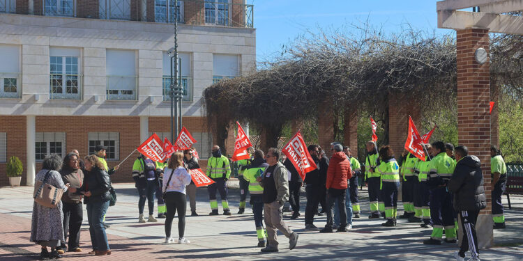 Huelga de limpieza en las Fiestas de Cabanillas servicios mínimos y un ultimátum municipal de 500.000 euros