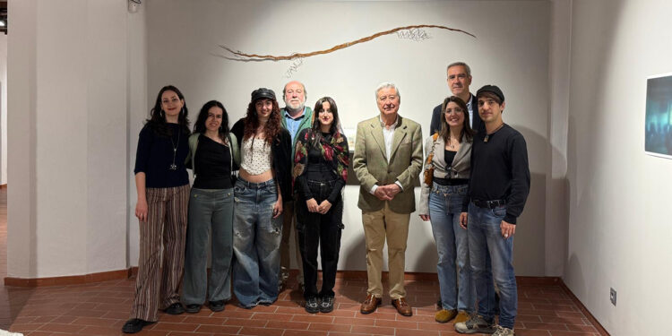 Inaugurada en la Fundación Antonio Gala la exposición “Donde brota la luz” de los residentes de 4C