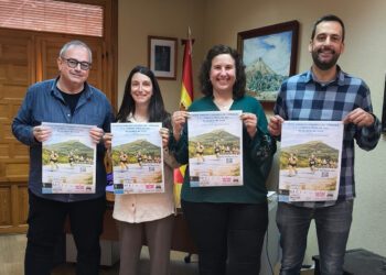 Jadraque acogerá el 18 de octubre la XIX Media Maratón Comarca de Jadraque y la V Carrera Popular 10K El Ayuntamiento de Jadraque Y la Asociacion Reconquitas ha presentado la XIX Media Maratón Comarca de Jadraque y la V Carrera Popular 10K, que se celebrarán el próximo 18 de octubre de 2026 a partir de las 10:30 horas, con salida desde el Parque Municipal José Antonio Ochaita. La prueba, ya consolidada como una de las citas deportivas de referencia en la provincia, se desarrollará en un entorno privilegiado con el Castillo de Jadraque como telón de fondo. Como principal novedad, el recorrido de esta edición se amplía y llegará hasta la localidad de Membrillera, ofreciendo a los corredores un trazado más variado y atractivo por la comarca. El evento contará con dos modalidades, media maratón y carrera popular de 10 kilómetros, con el objetivo de facilitar la participación tanto de corredores experimentados como de aficionados. La organización correrá a cargo del Ayuntamiento de Jadraque junto con la Asociación Reconquista de Jadraque, contando además con la colaboración de asociaciones locales y patrocinadores. Todos los participantes recibirán bolsa del corredor y podrán disfrutar de comida y una fiesta postcarrera, en una jornada que combina deporte y convivencia. La Media Maratón Comarca de Jadraque alcanza este año su decimonovena edición, reflejo de su consolidación en el calendario deportivo provincial, mientras que la Carrera Popular 10K celebra su quinta edición, reforzando el carácter abierto e inclusivo de la prueba. Las inscripciones ya están abiertas y pueden realizarse a través de: https://www.rockthesport.com/es/evento/xix-media-maraton-comarca-jadraque⁠� https://jadraque.es/xix-media-maraton-jadraque-2026/⁠� Desde el Ayuntamiento de Jadraque se invita a vecinos, visitantes y aficionados al deporte a participar en esta cita, que volverá a convertir la localidad en punto de encuentro del running y la convivencia.