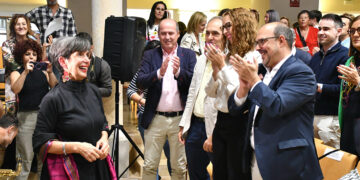 La Biblioteca Pública de Dávalos pasa a incorporar oficialmente el nombre de ‘Blanca Calvo’ con el apoyo del Gobierno regional