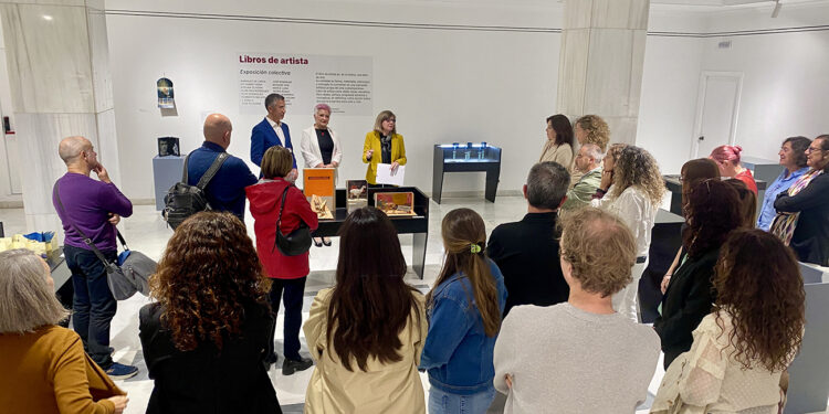 La Delegación de la Junta de Guadalajara reúne en su Sala de Arte a 17 artistas internacionales en la exposición “Libros de artista”