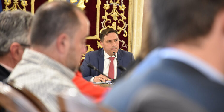 La Diputación de Cuenca inicia los procedimientos para ampliar la plantilla de bomberos y dotar los parques de Priego y Cañete