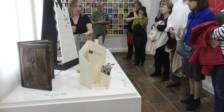 La Fundacion Antonio Perez presenta una exposicion de libros de artista basados en los cuentos clasicos 1