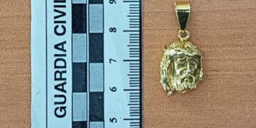La Guardia Civil recupera en un 'compro oro' de Azuqueca un Cristo arrancado a tirones a un joven en la calle