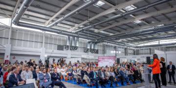 La I Feria regional del Mayor de Castilla-La Mancha convierte a Azuqueca de Henares en punto de referencia del envejecimiento activo