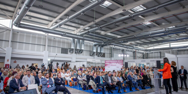 La I Feria regional del Mayor de Castilla-La Mancha convierte a Azuqueca de Henares en punto de referencia del envejecimiento activo