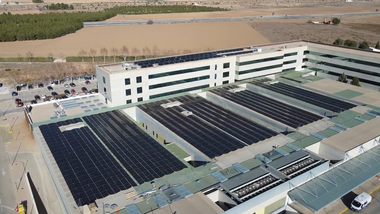 La Junta impulsa la eficiencia energética de sus centros sanitarios con más de 26 millones de euros de inversión, cofinanciados a través de fondos FEDER 2 La Junta impulsa la eficiencia energética de sus centros sanitarios con más de 26 millones de euros de inversión, cofinanciados a través de fondos FEDER