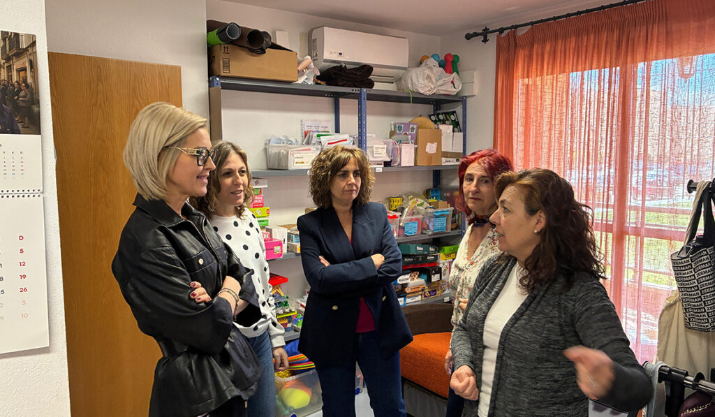 La Junta respalda la atención especializada a personas con Alzheimer en Cuenca a través de la Unidad de Respiro de AFYEDALCU