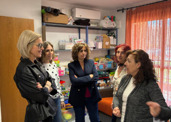 La Junta respalda la atención especializada a personas con Alzheimer en Cuenca a través de la Unidad de Respiro de AFYEDALCU